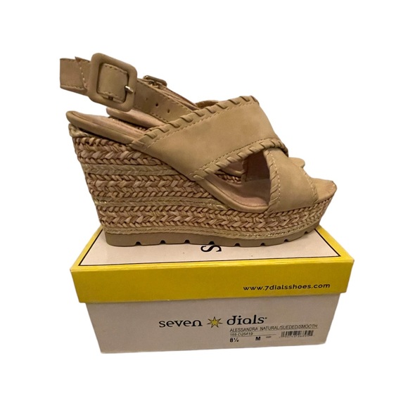 Tan wedges - Picture 2 of 4